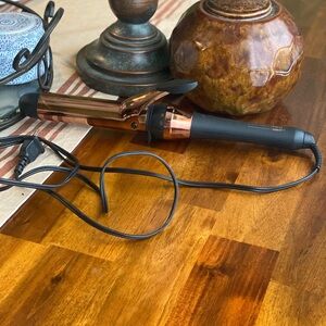 EUC InfinitiPro by Conair 1 1/4 inch Titanium Rose Gold Curling Iron